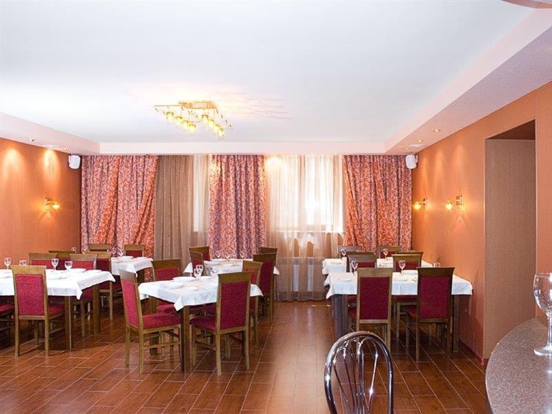 Kozatskiy Hotel Kiev Restoran fotoğraf